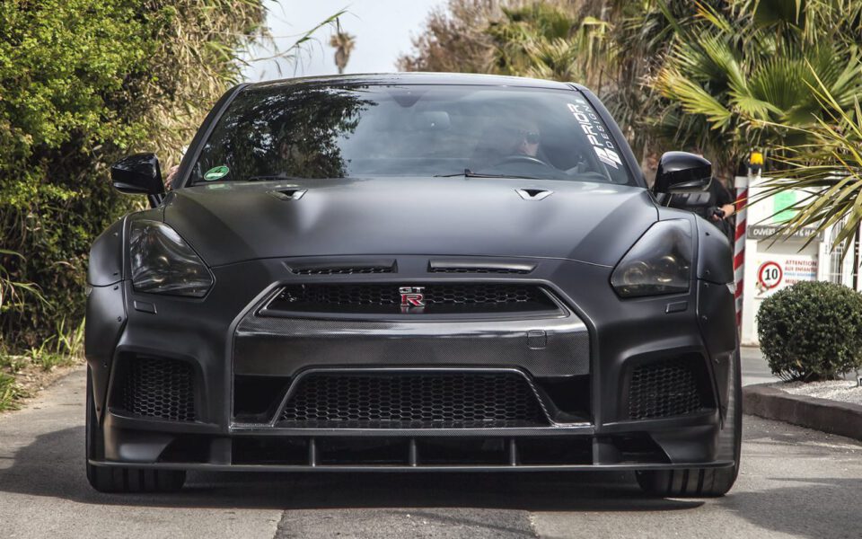 PD750 WB Frontstoßstange inkl. Frontspoilerlippe für Nissan GT-R R35